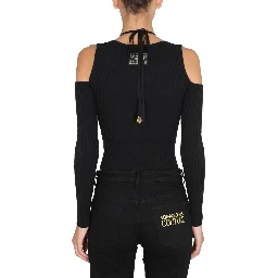 SHIRT WITH BARE SHOULDERS