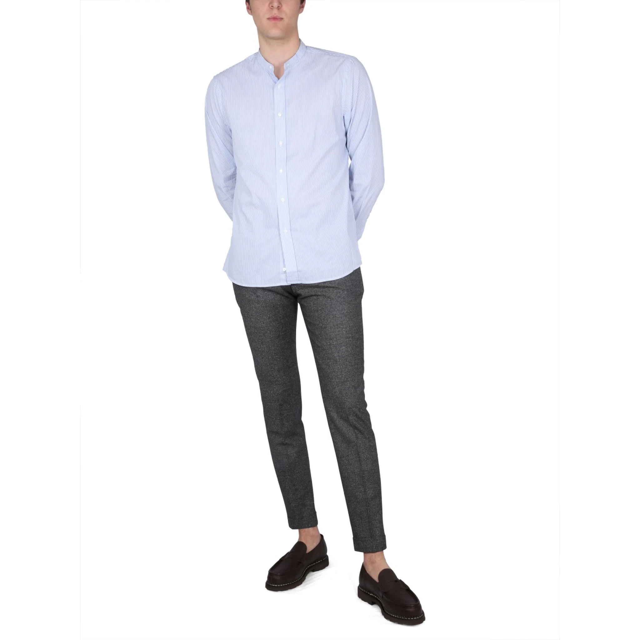 قميص بقصة عادية