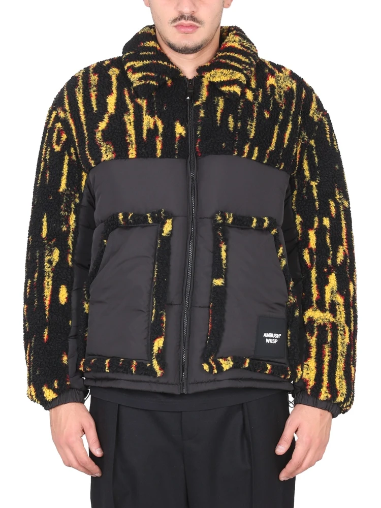 جاكيت بشعار