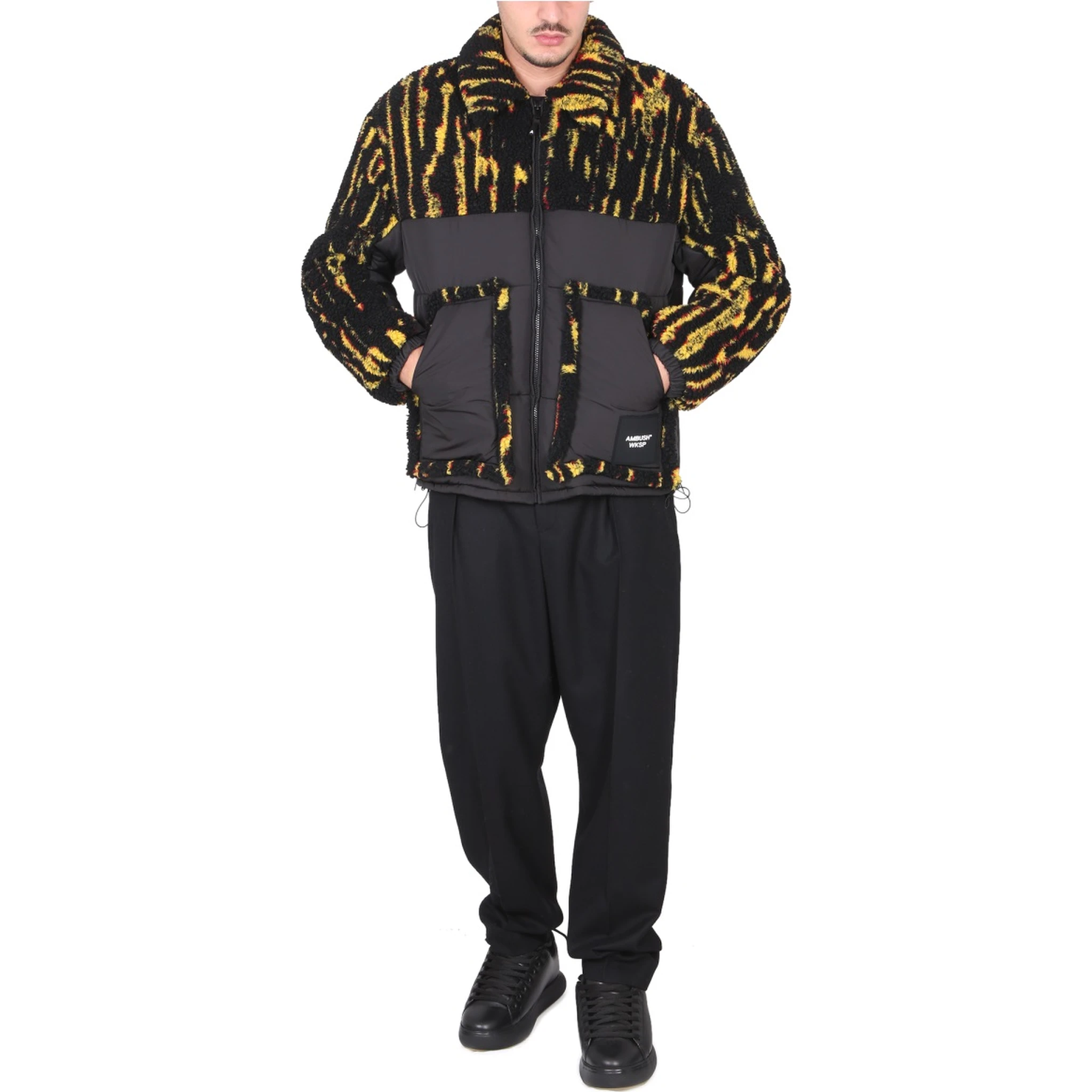 جاكيت بشعار