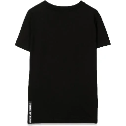 بصمة فم صخرية