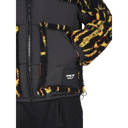 جاكيت بشعار