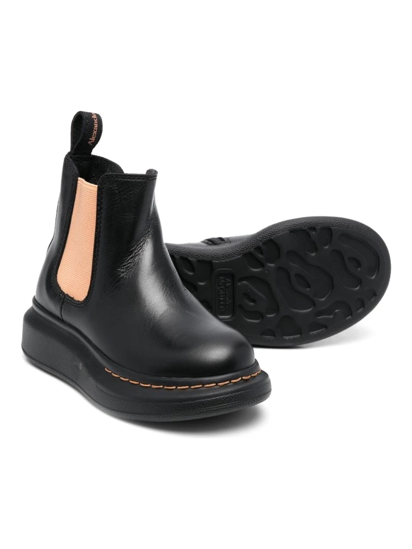 ANKLE BOOT WITH CONTRASTING ELASTIC ON THE SIDE