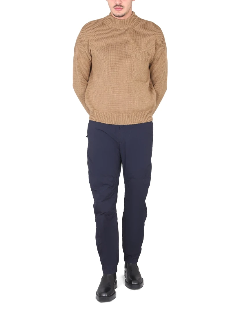 قميص بياقة عالية