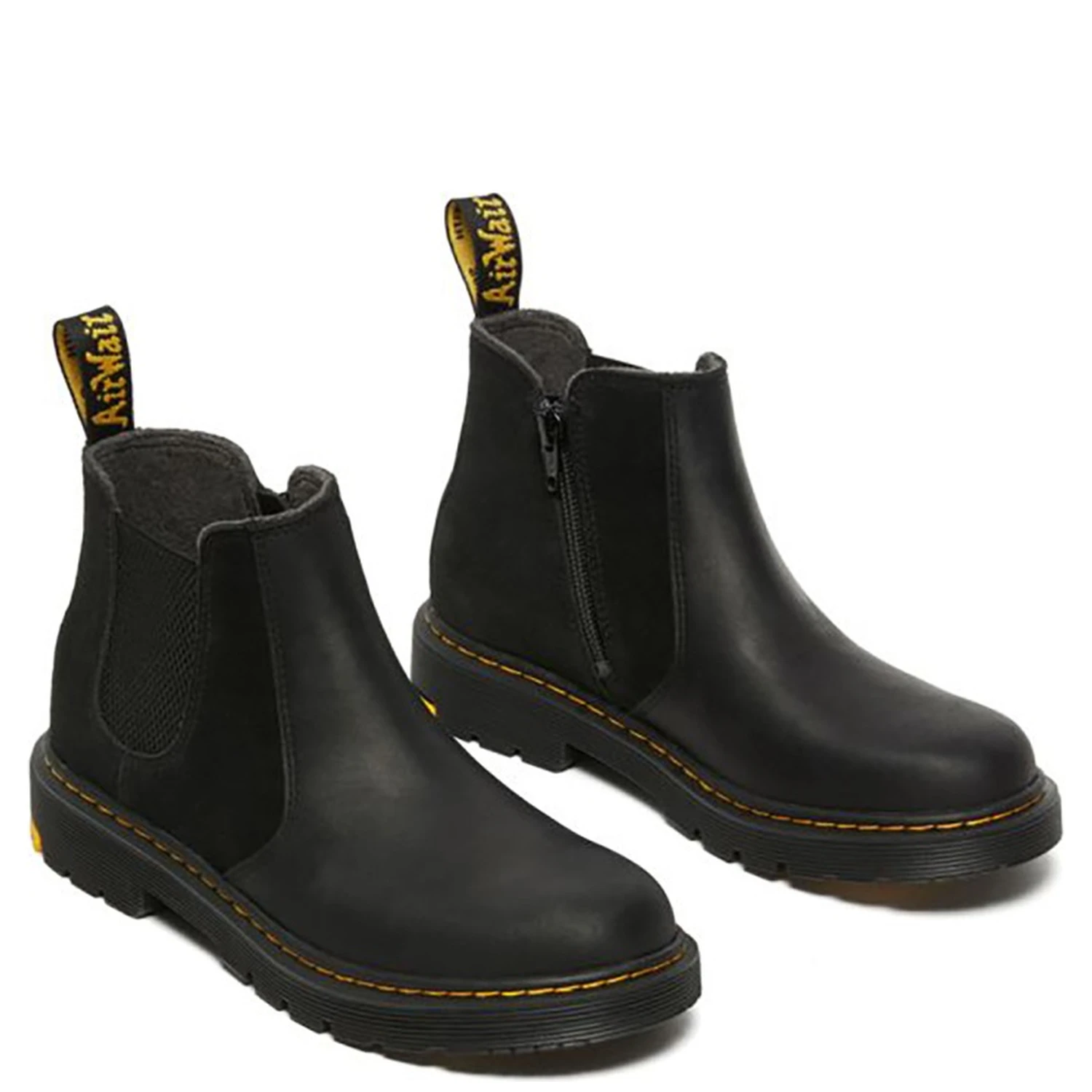 CHELSEA BOOTS.