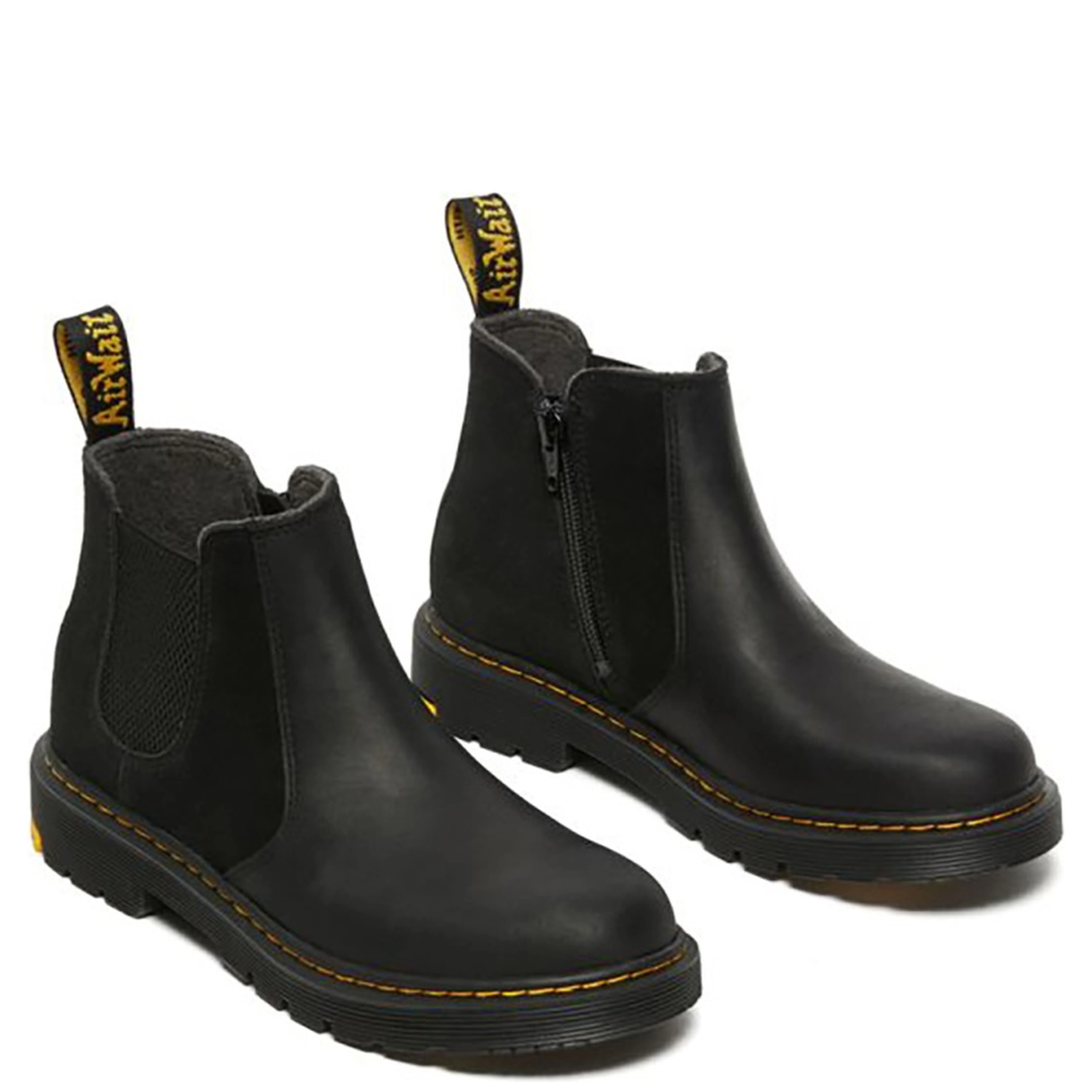 CHELSEA BOOTS.