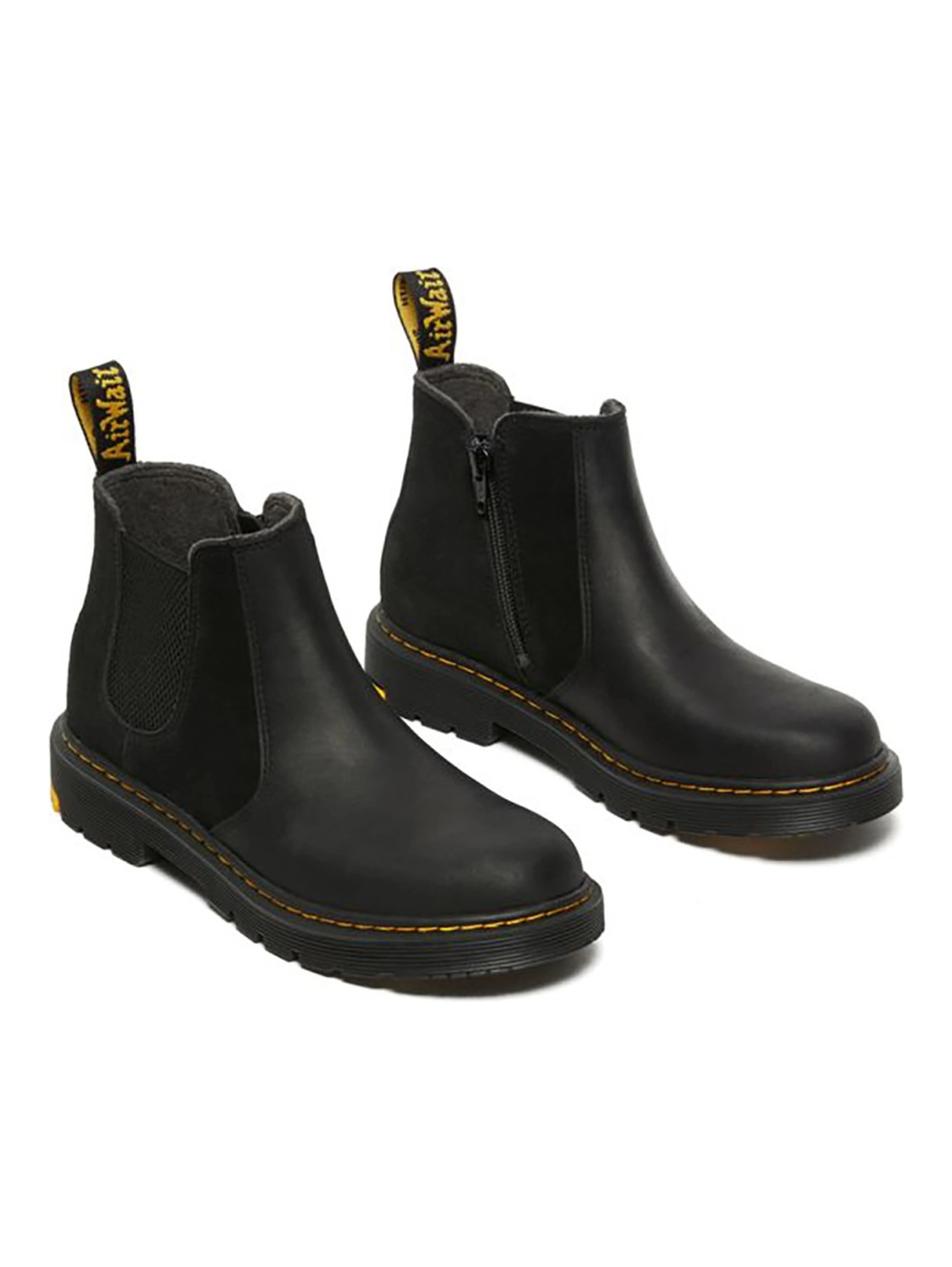 CHELSEA BOOTS.