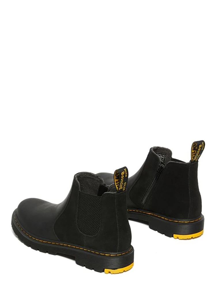 CHELSEA BOOTS. alternative