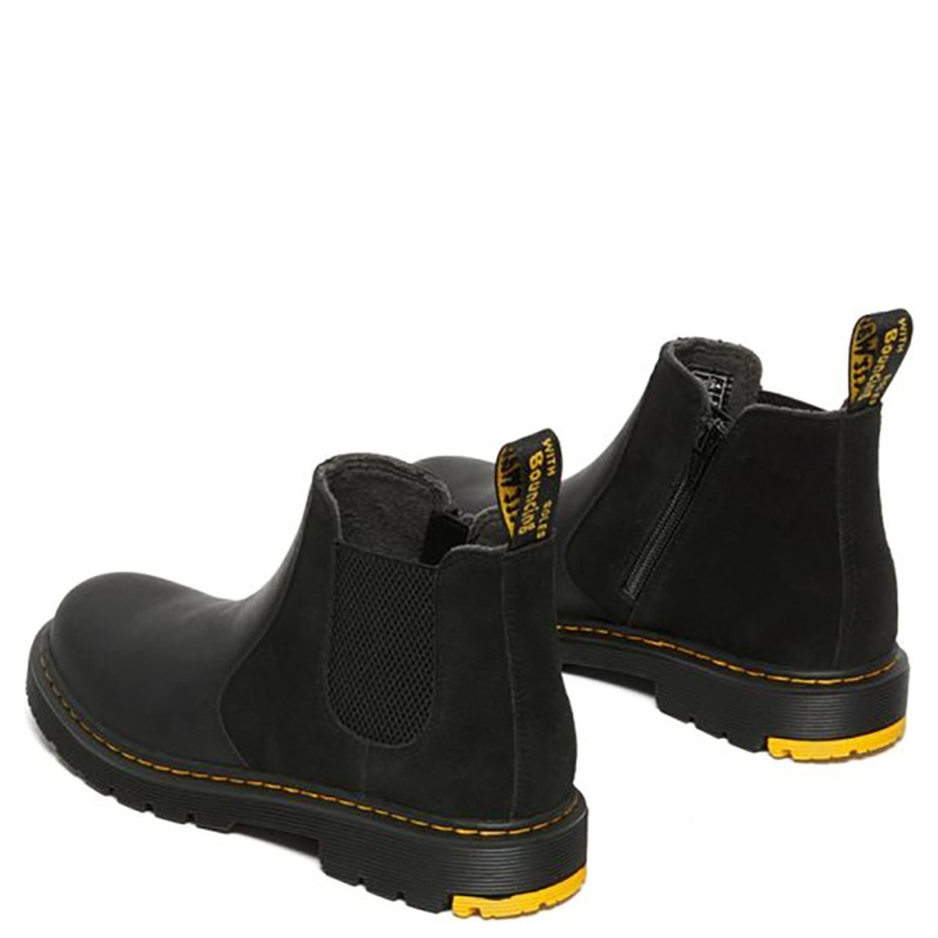 CHELSEA BOOTS.