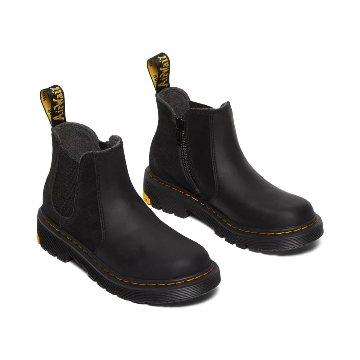 CHELSEA BOOTS.