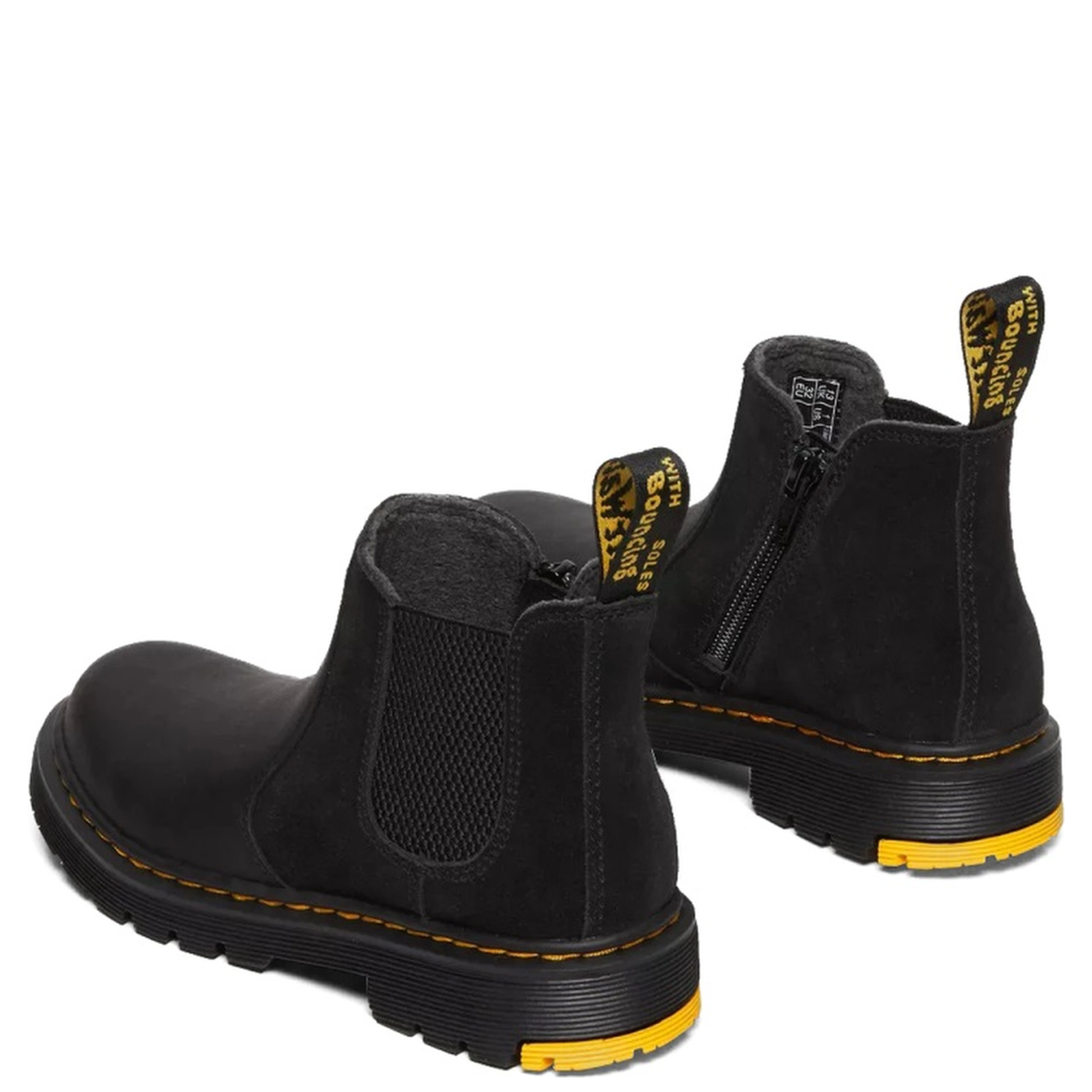 CHELSEA BOOTS.