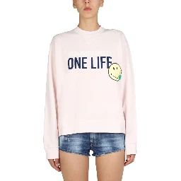 سويت شيرت مطبوع عليه شعار