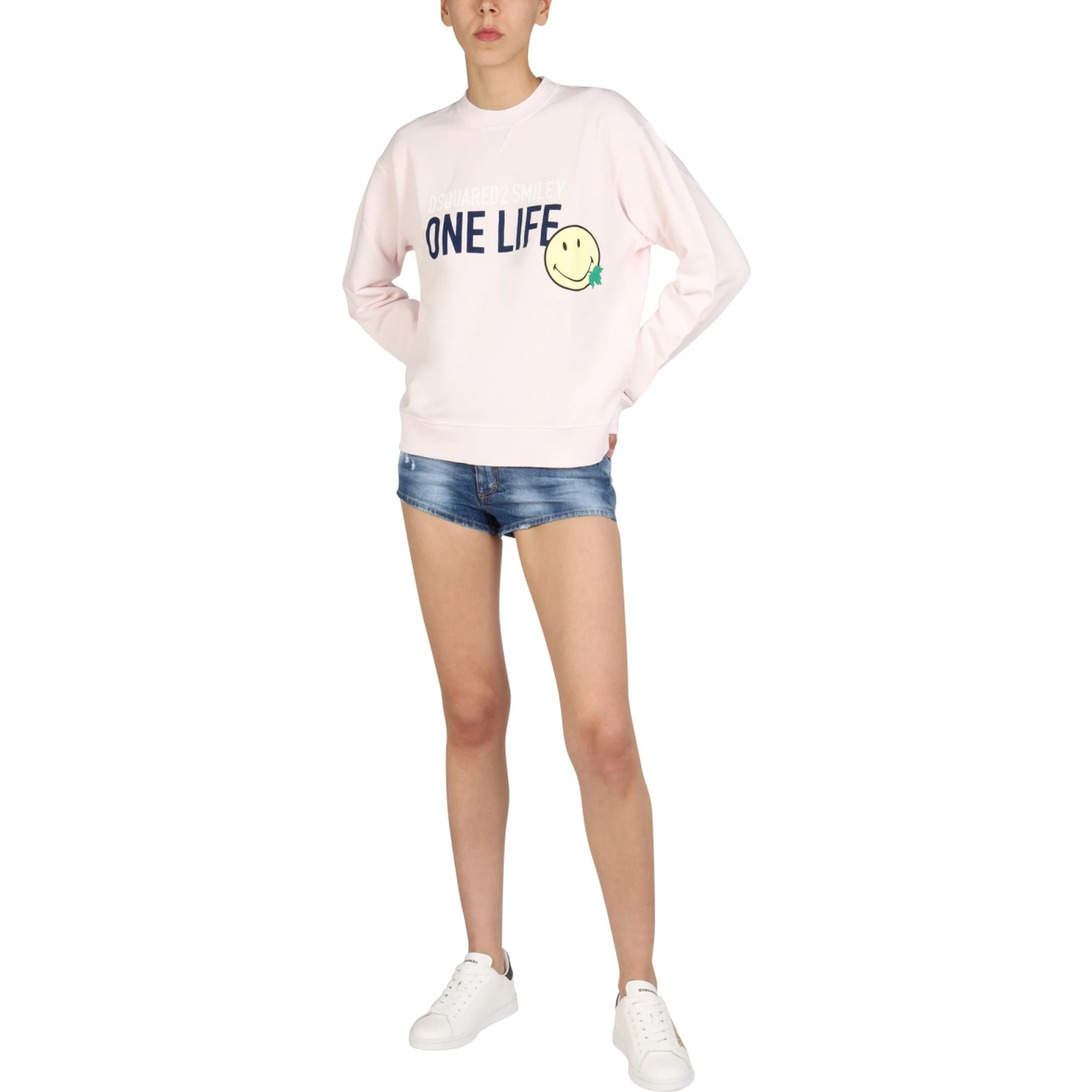 سويت شيرت مطبوع عليه شعار