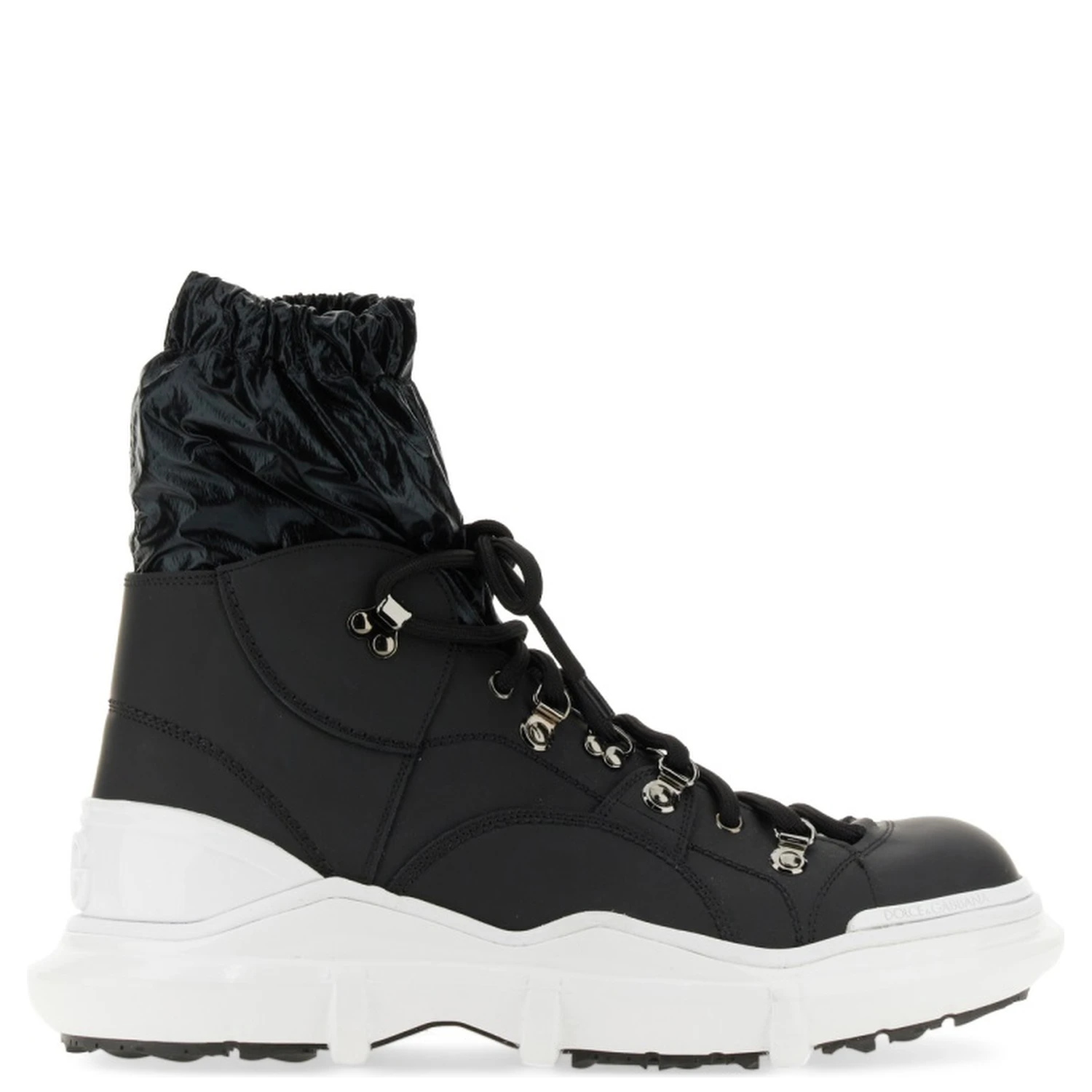 LACE-UP BOOT