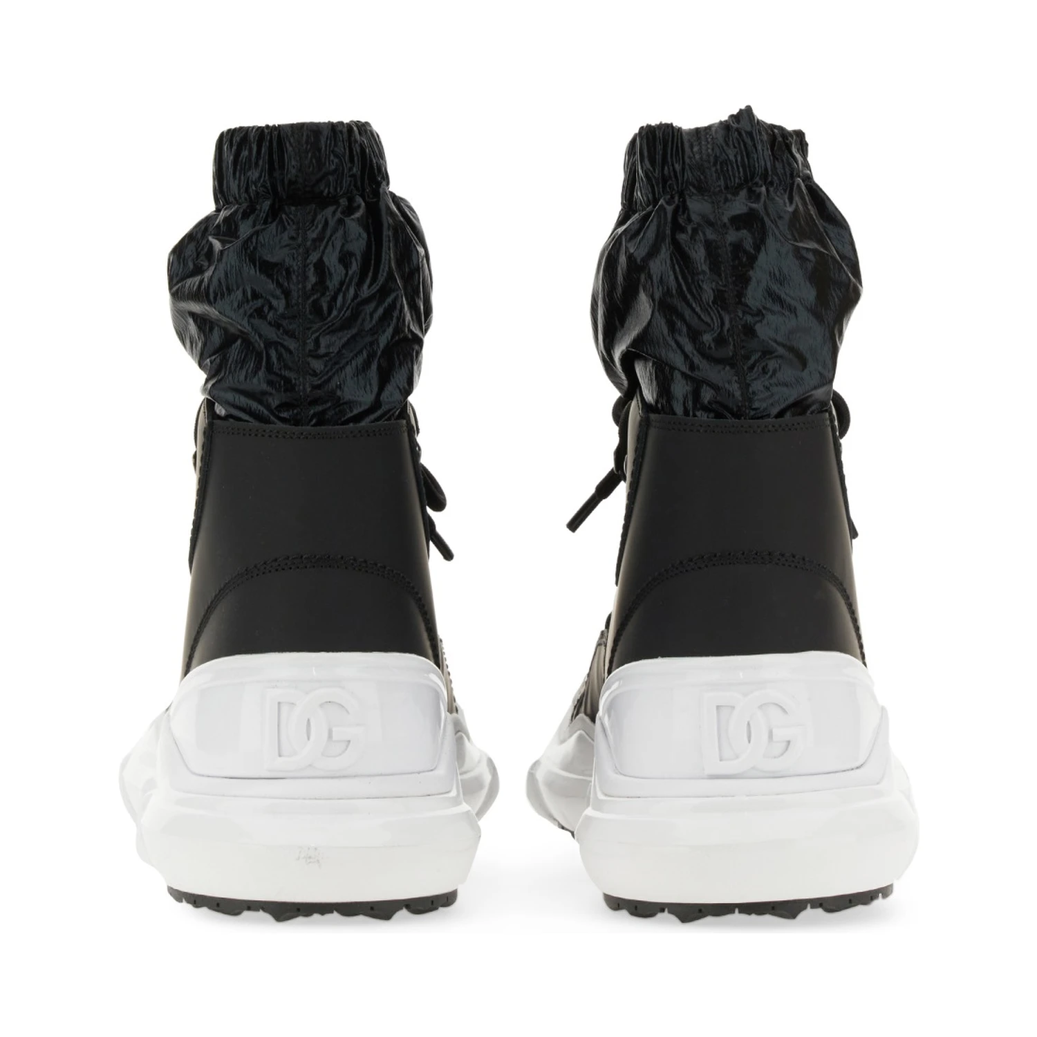 LACE-UP BOOT