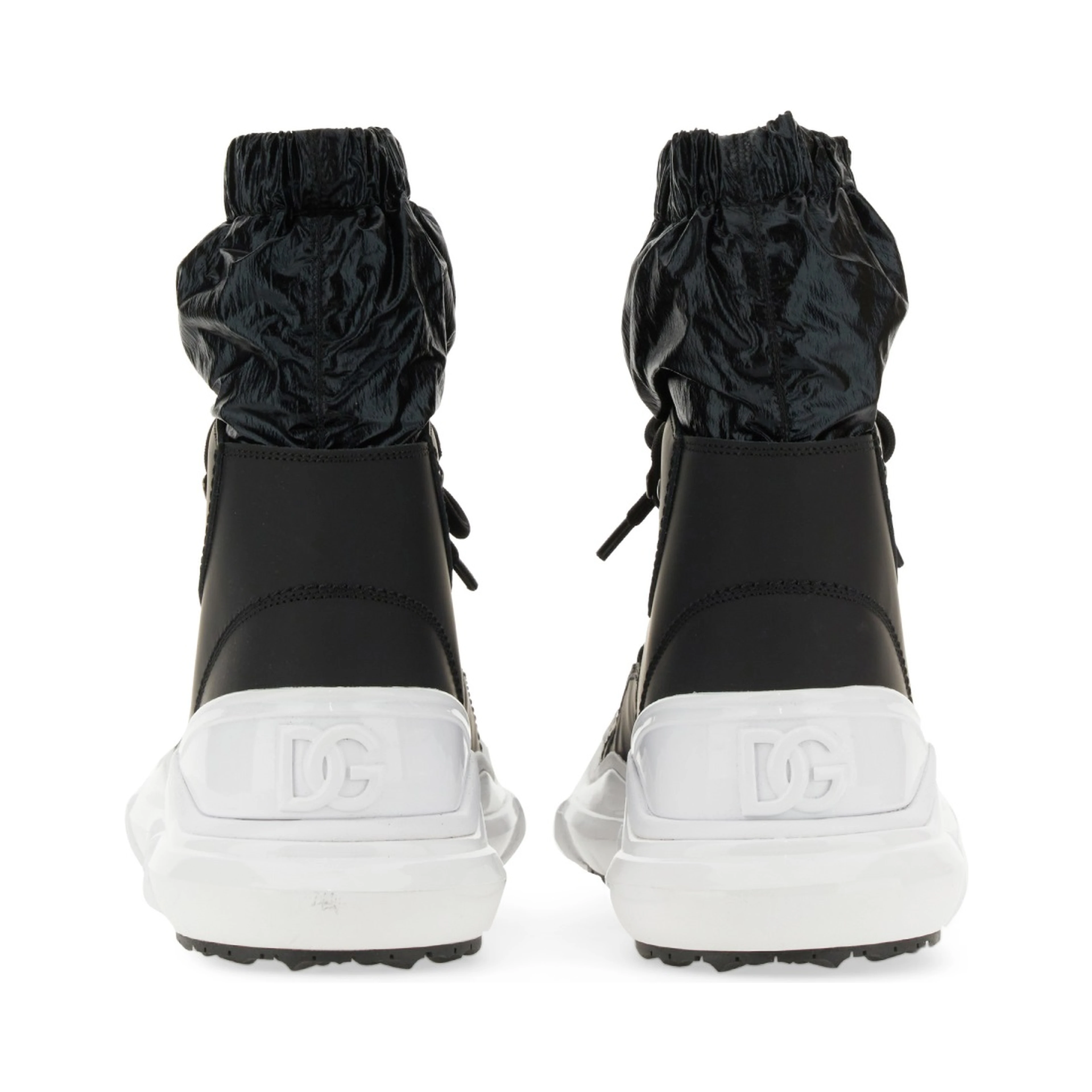 LACE-UP BOOT