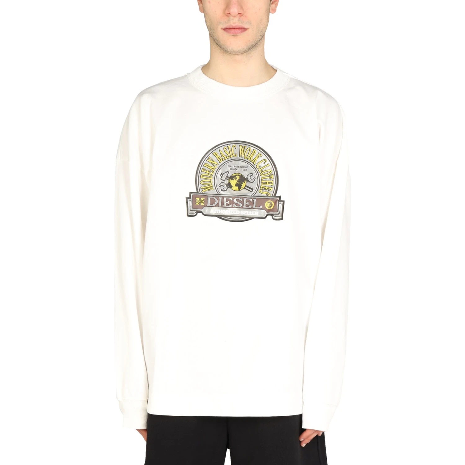 LOGO PATCH SWEATSHIRT