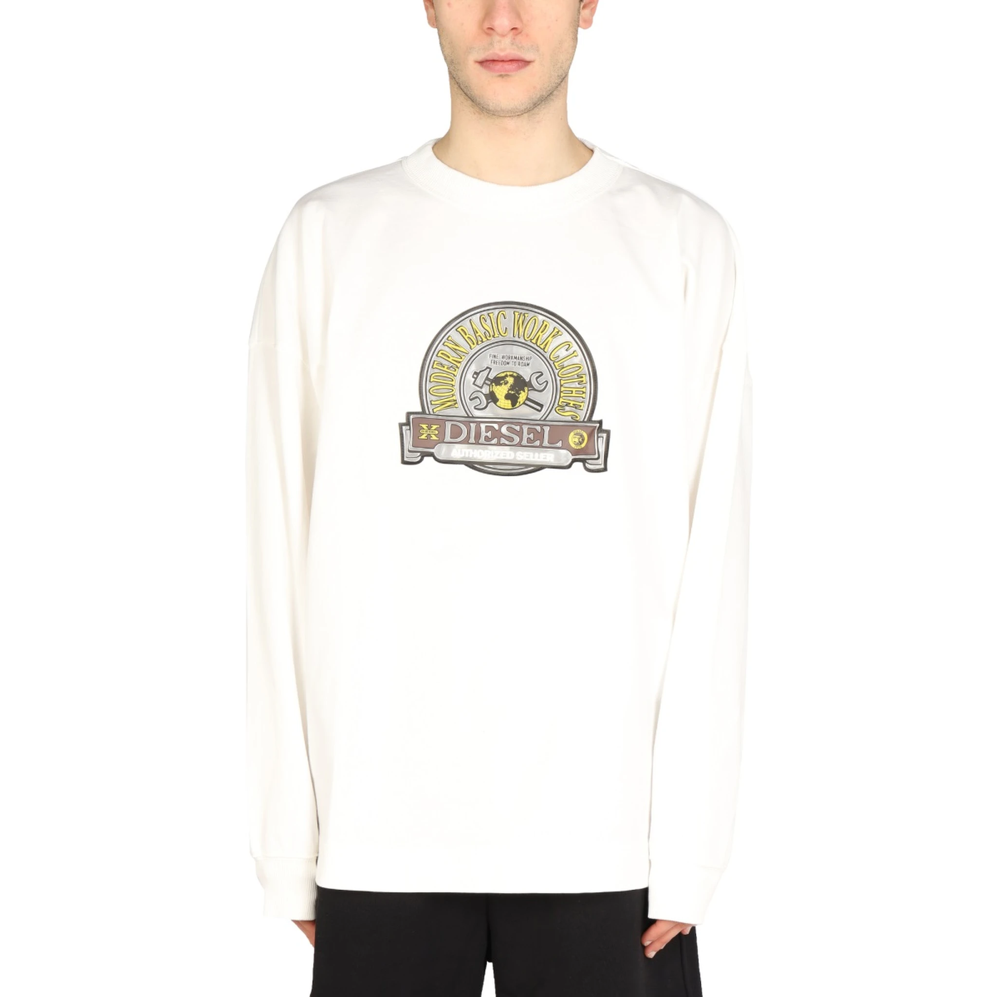 LOGO PATCH SWEATSHIRT