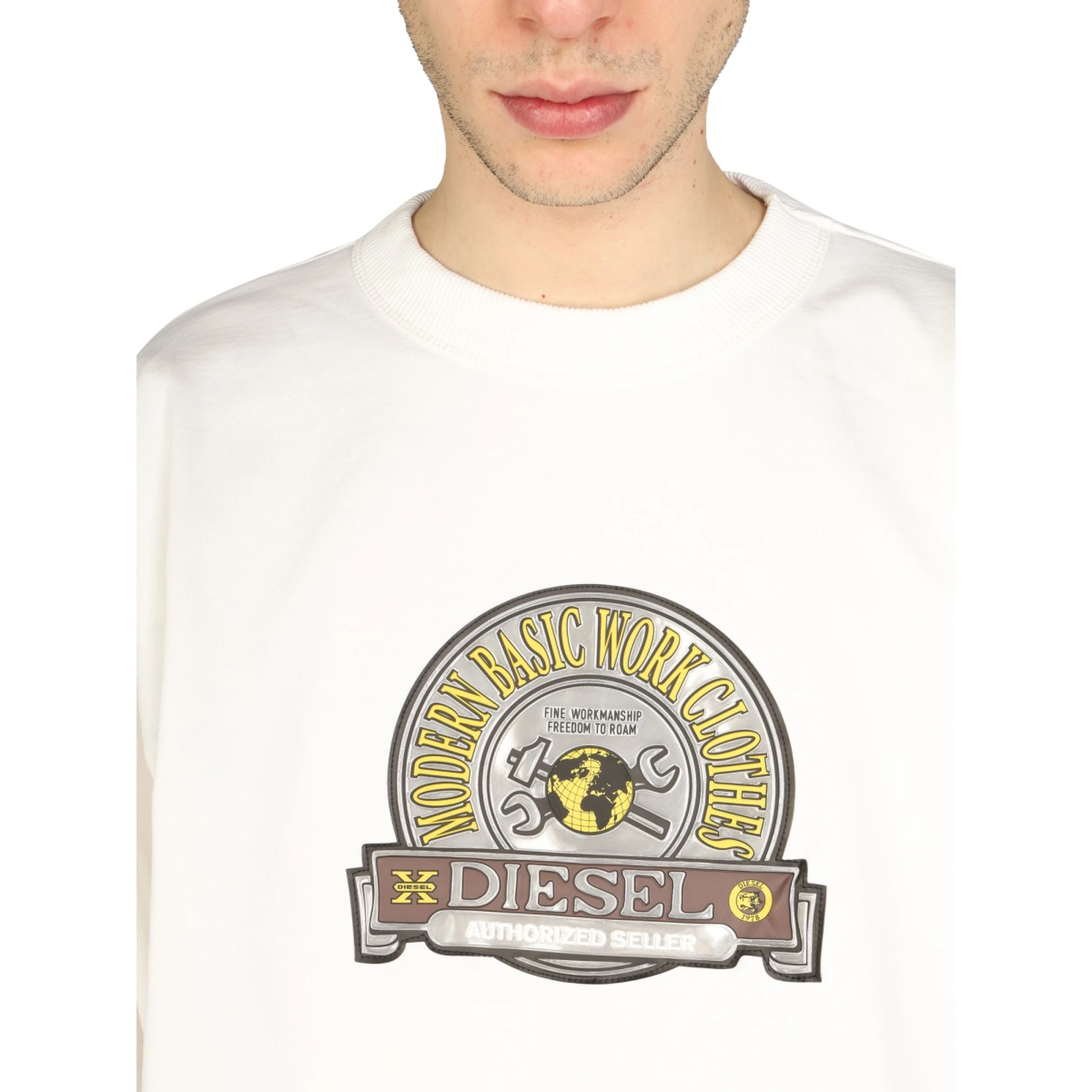 LOGO PATCH SWEATSHIRT