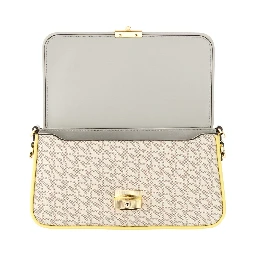 حقيبة بشعار