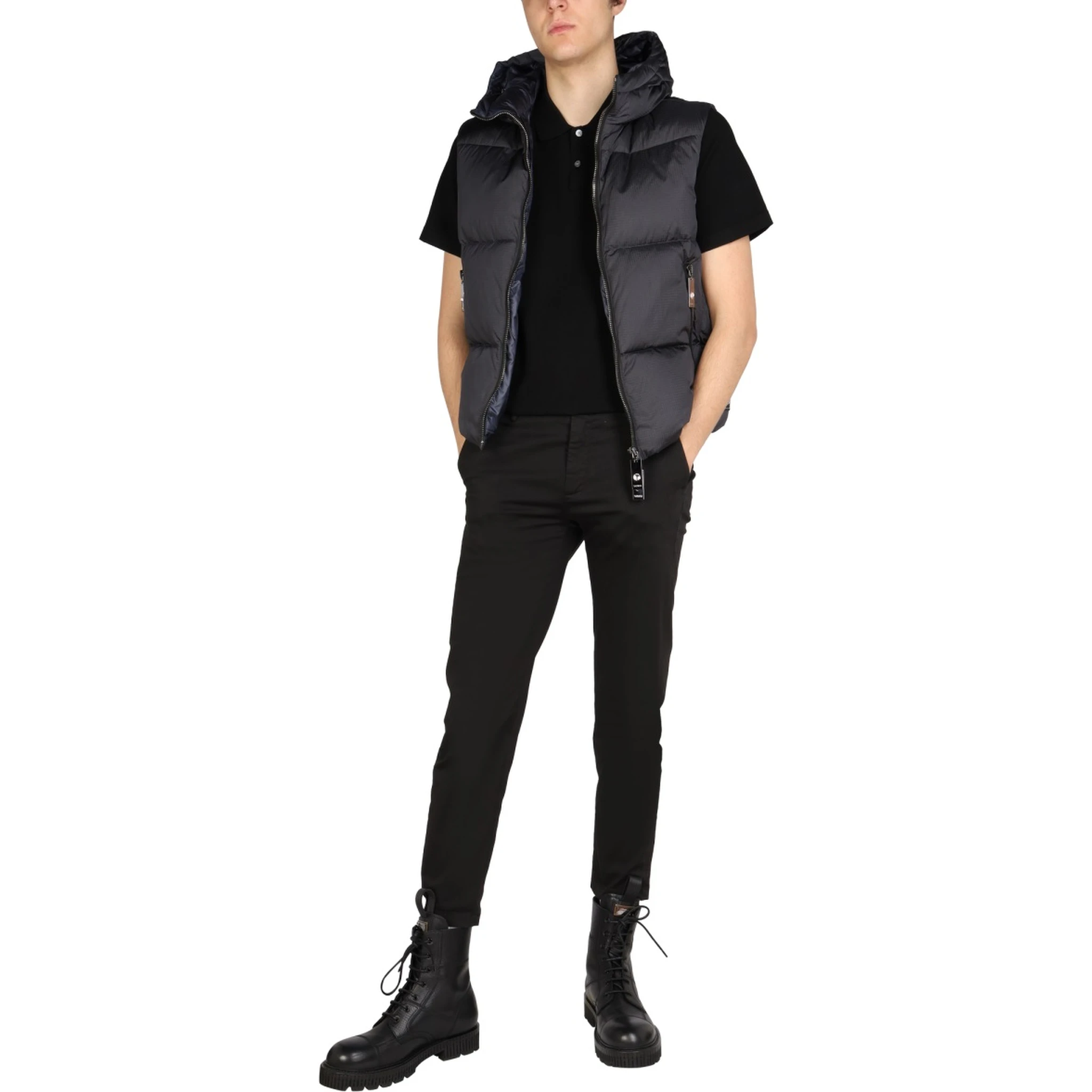 سترة بغطاء رأس