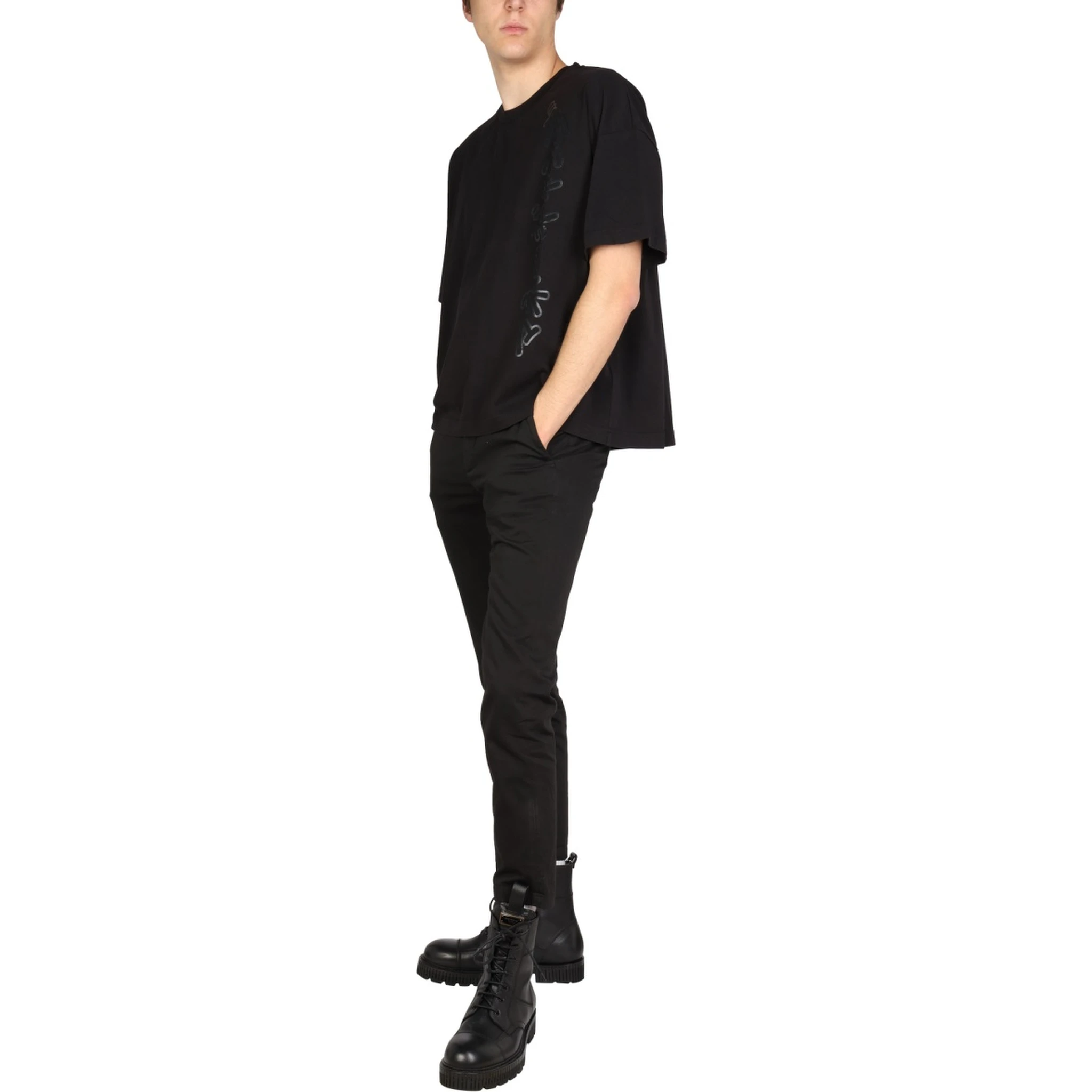 OVERSIZED FIT T-SHIRT
