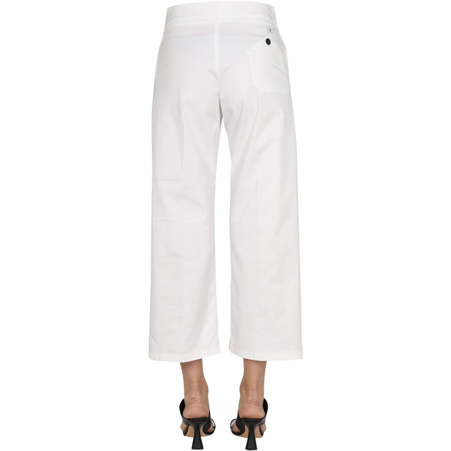 CROPPED FIT JEANS