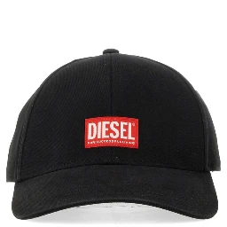 قبعة بيسبول بشعار