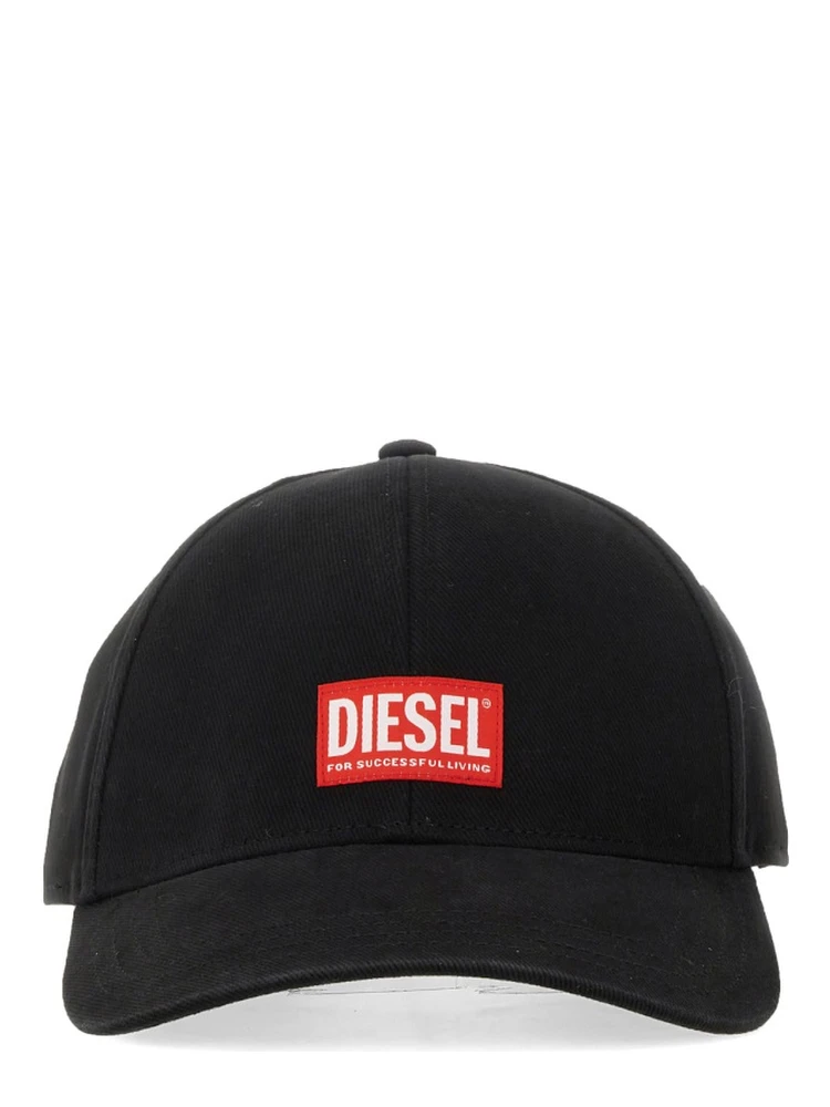 قبعة بيسبول بشعار