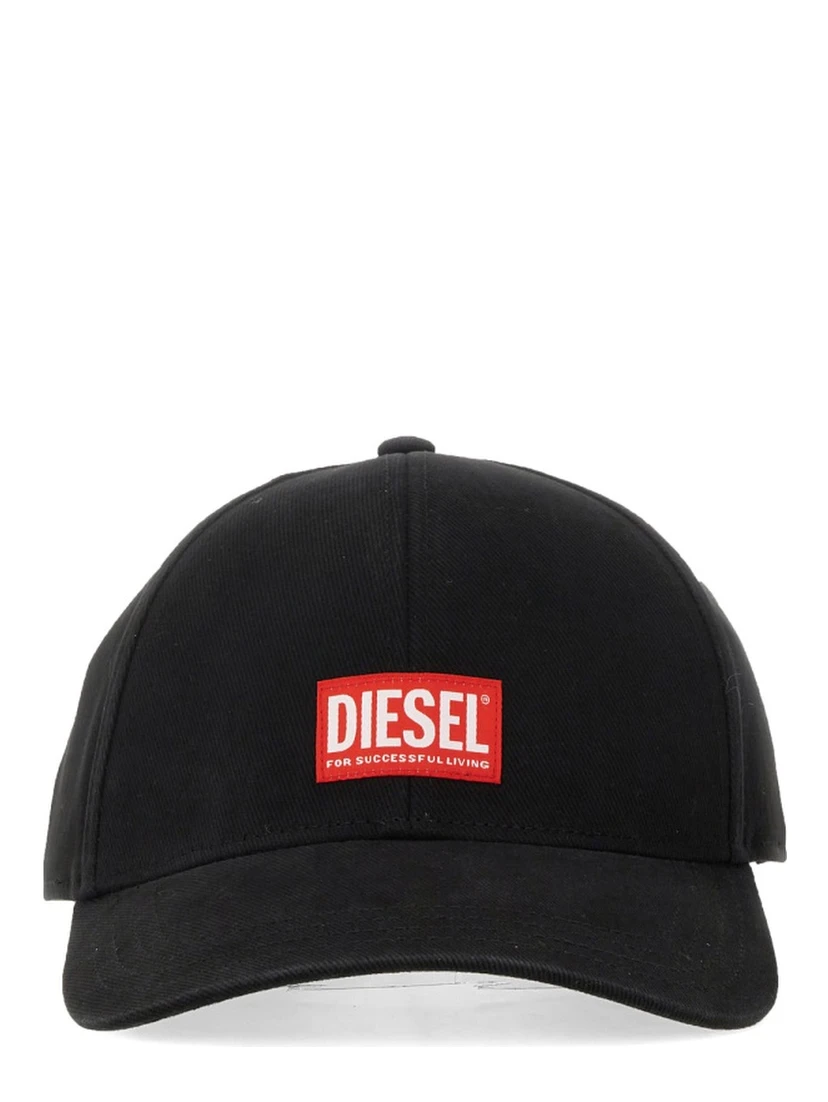 قبعة بيسبول بشعار