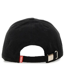 قبعة بيسبول بشعار