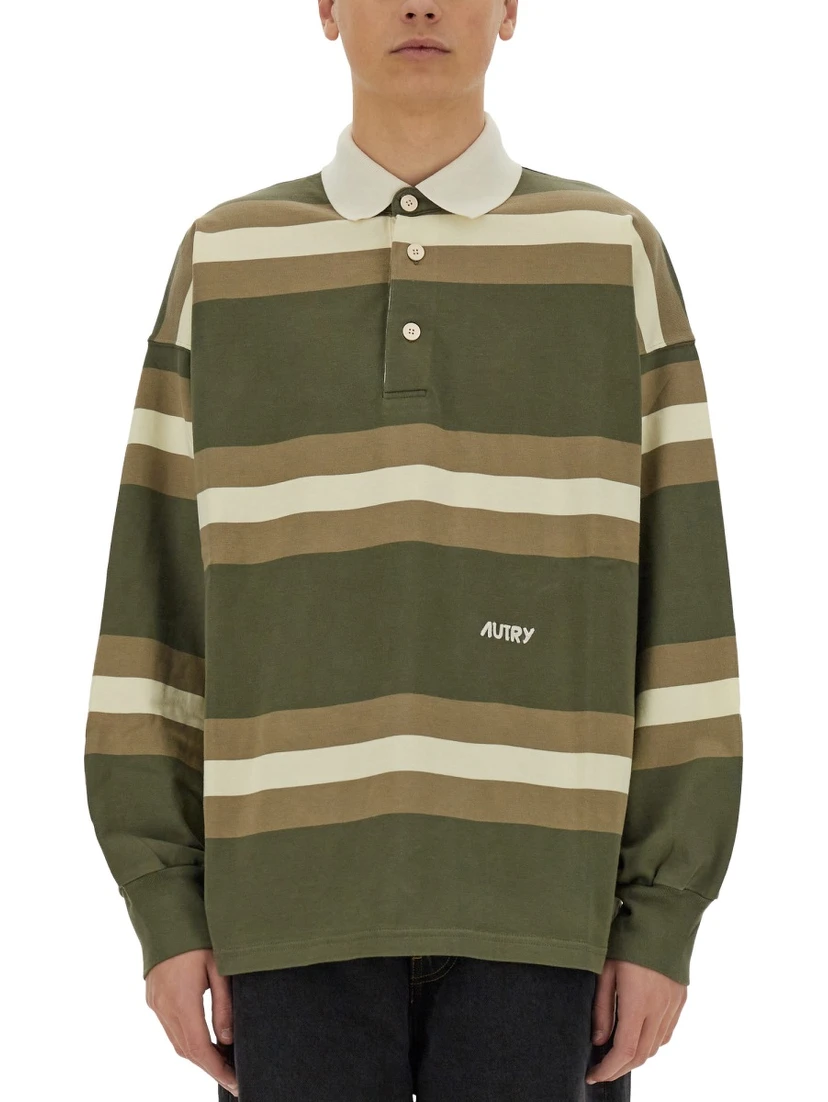 قميص بولو مخطط.