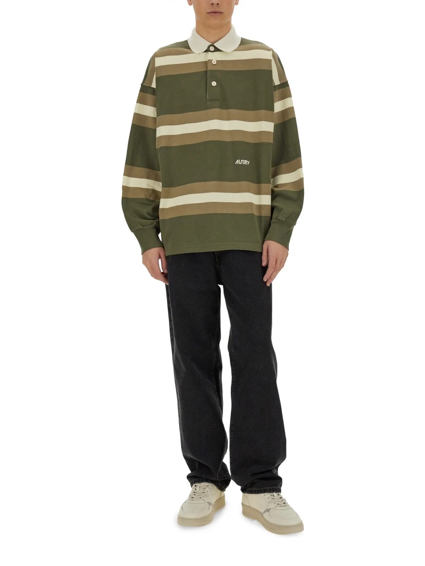 قميص بولو مخطط.