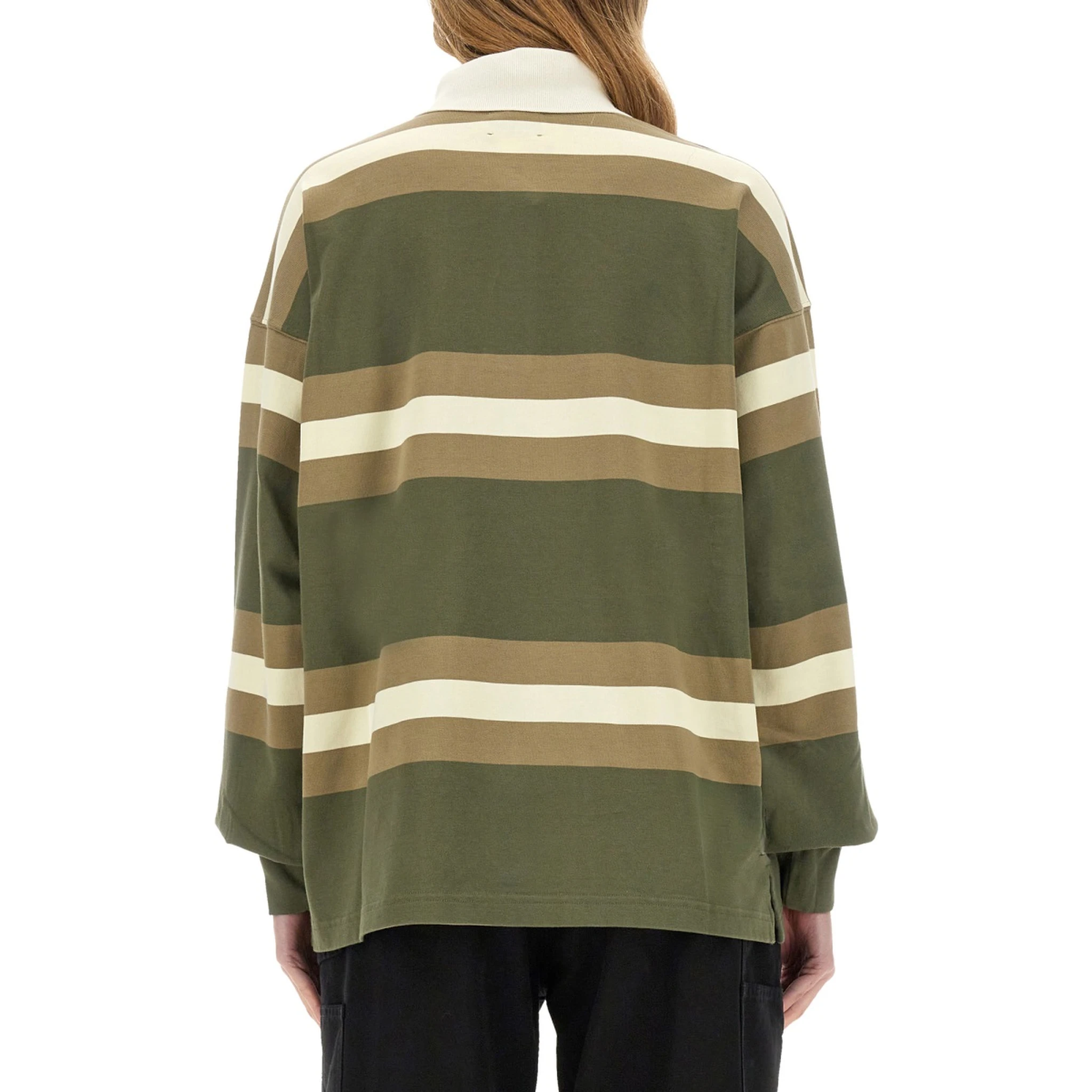 قميص بولو مخطط.