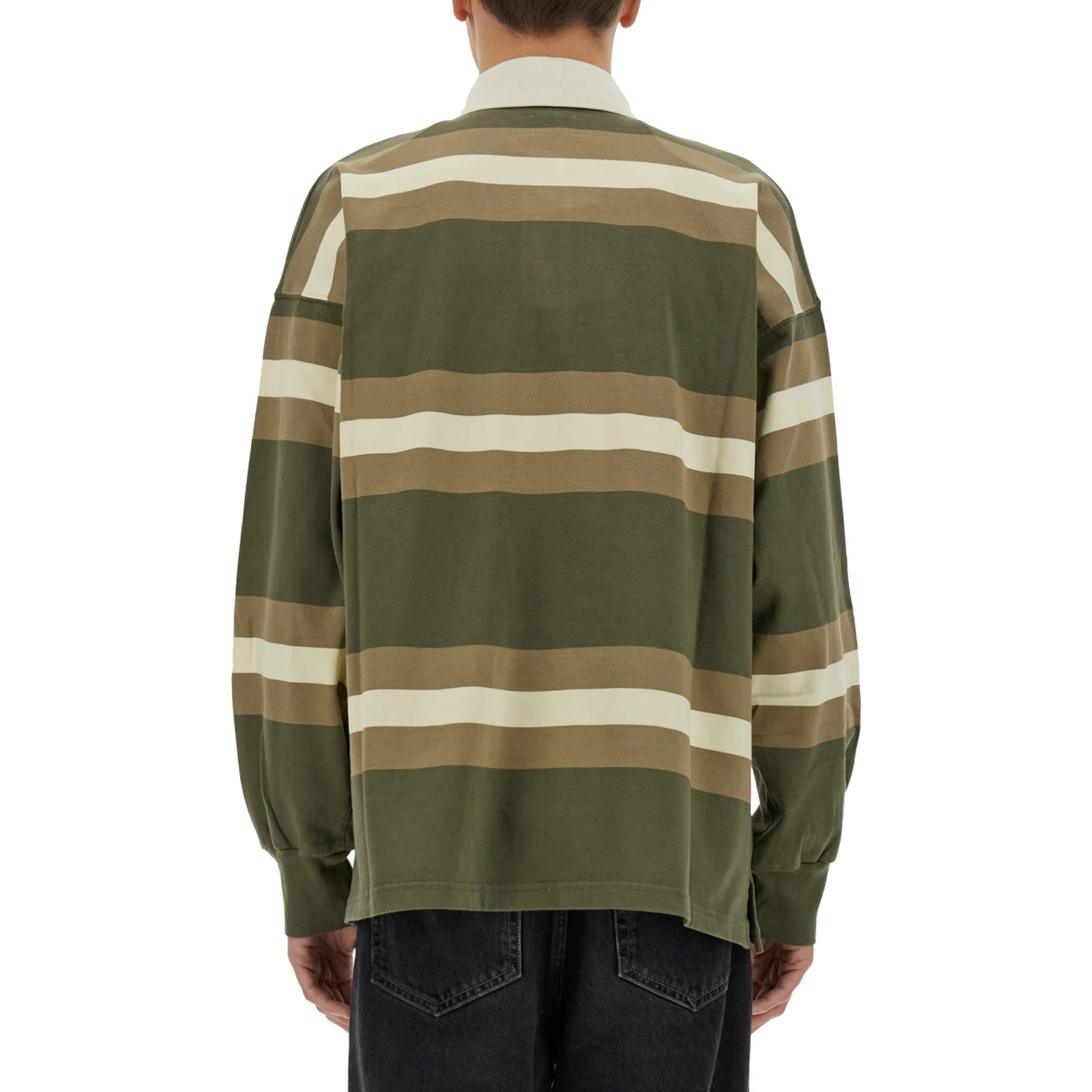 قميص بولو مخطط.