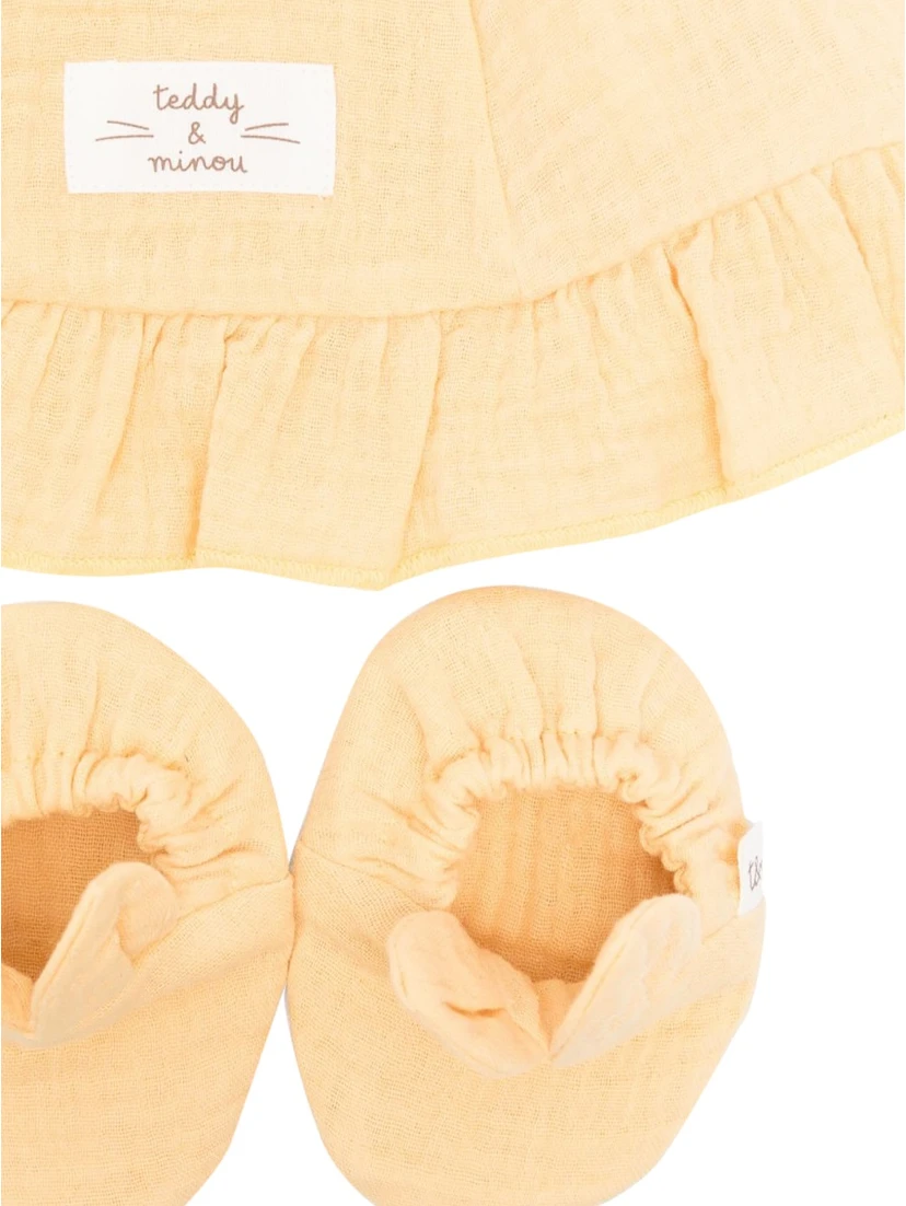 HAT SET WITH BOOTIES