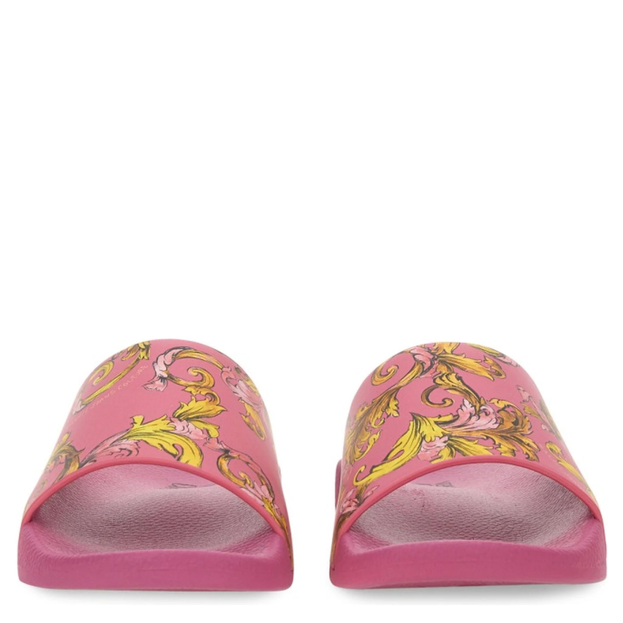 صندل سهل الارتداء مزين بشعار