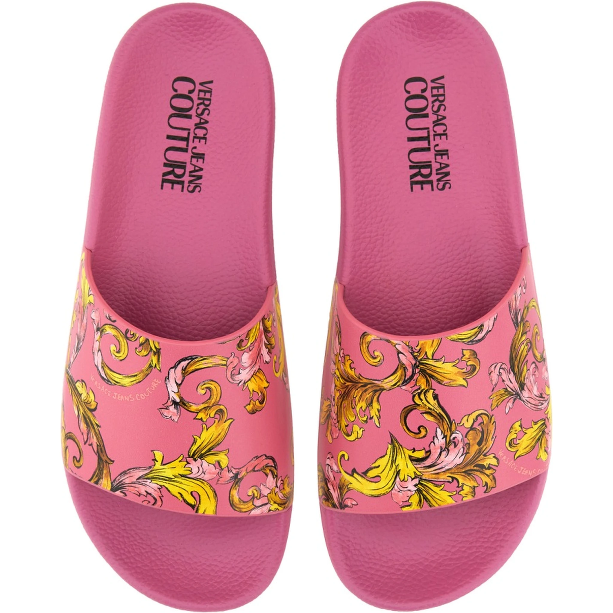 صندل سهل الارتداء مزين بشعار