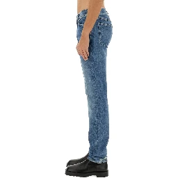 بنطلون جينز ضيق