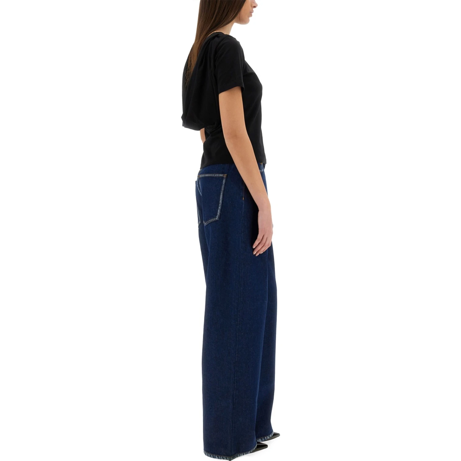 T-SHIRT WITH BACK NECKLINE