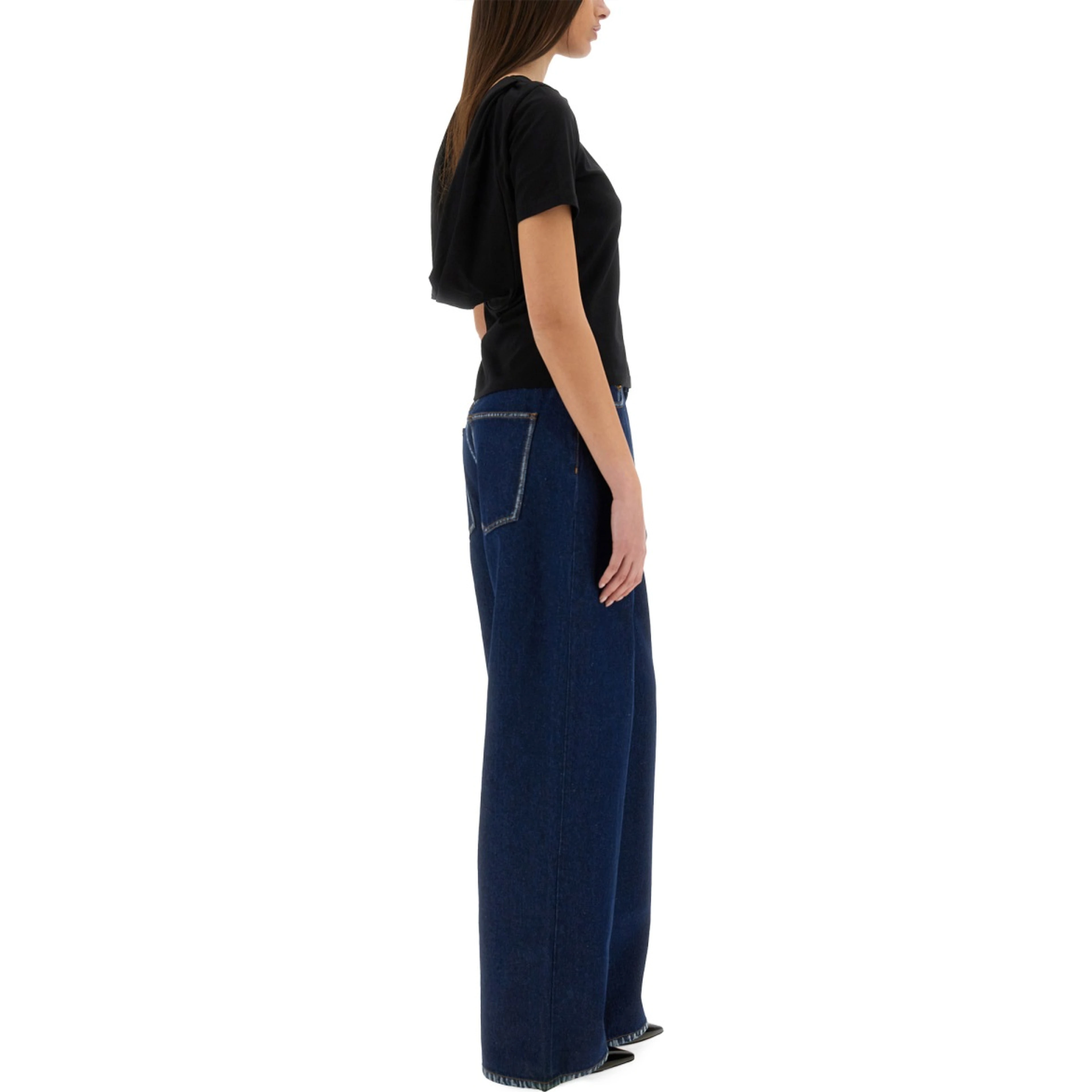 T-SHIRT WITH BACK NECKLINE