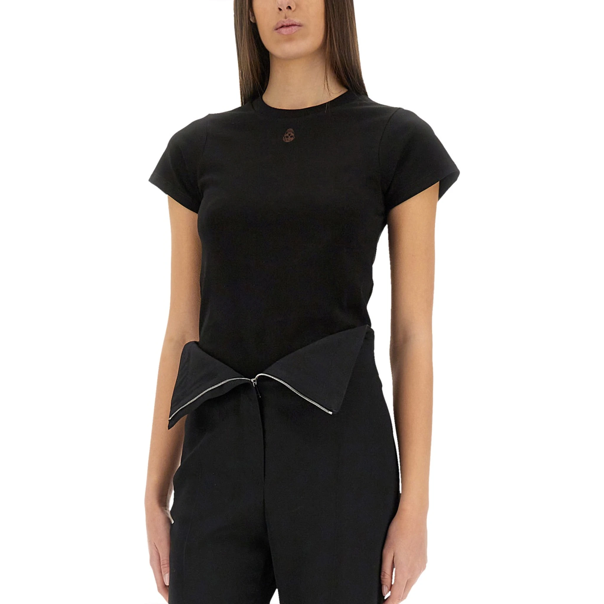 تيشيرت مطرز عليه جمجمة