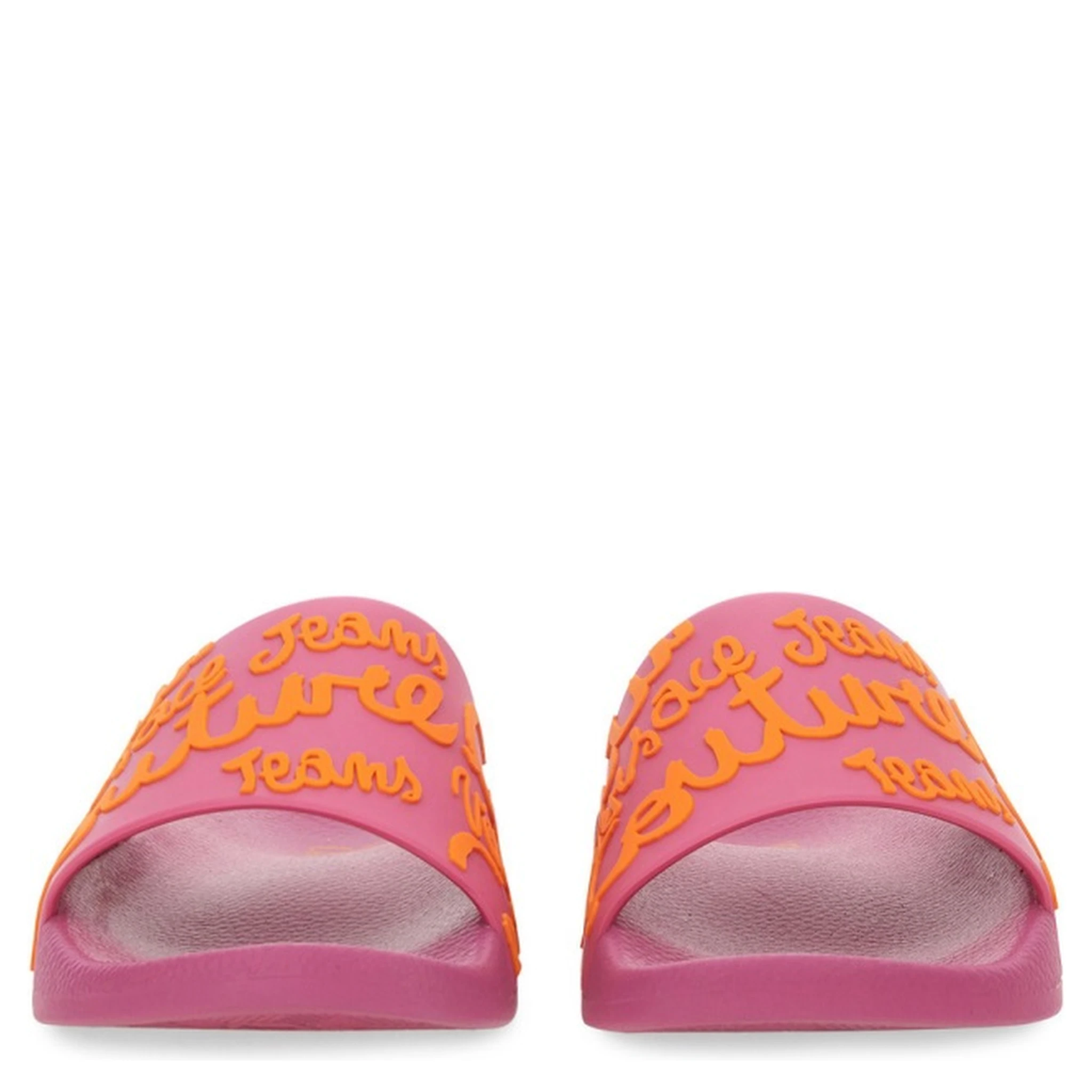 صندل سهل الارتداء مزين بشعار