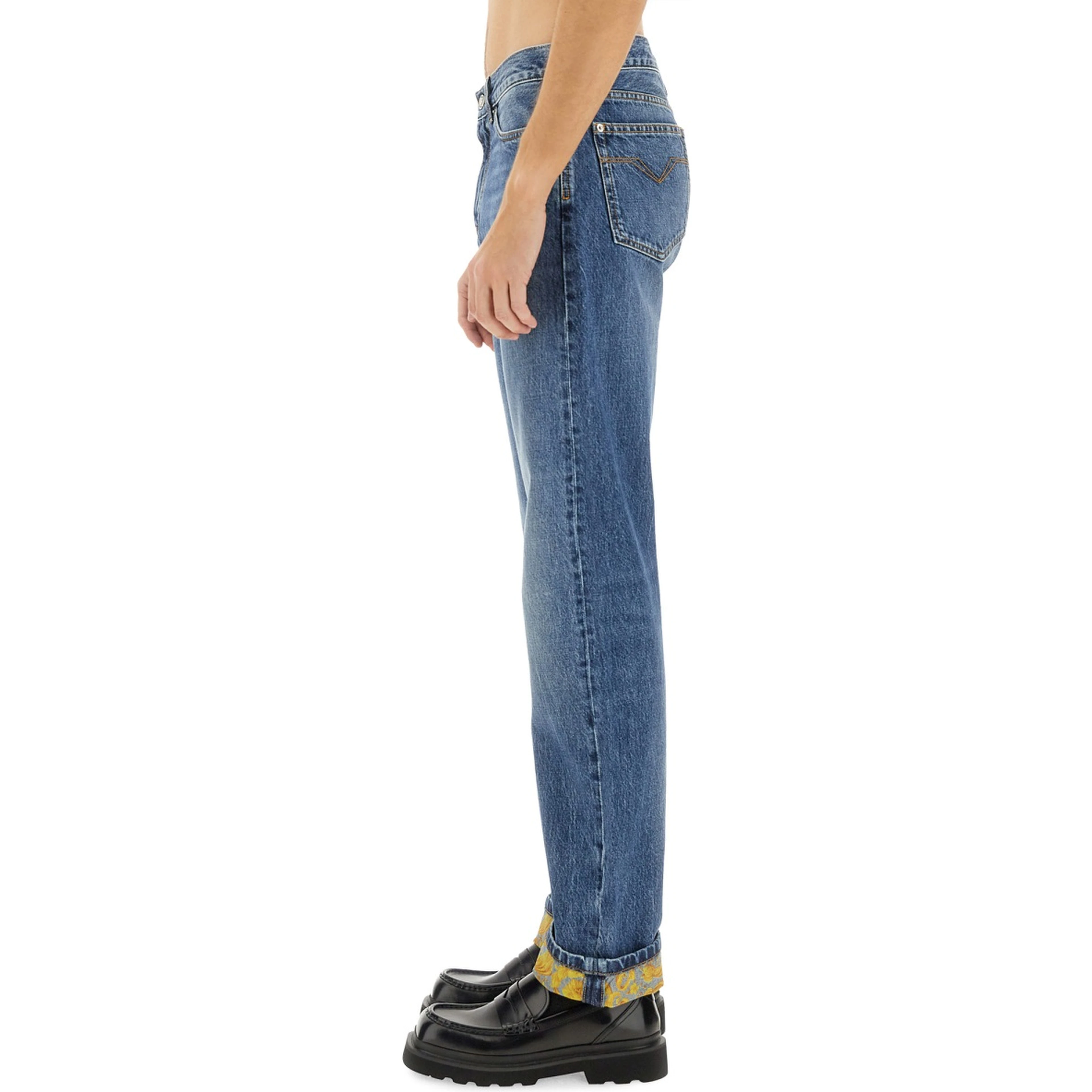 JEANS IN DENIM