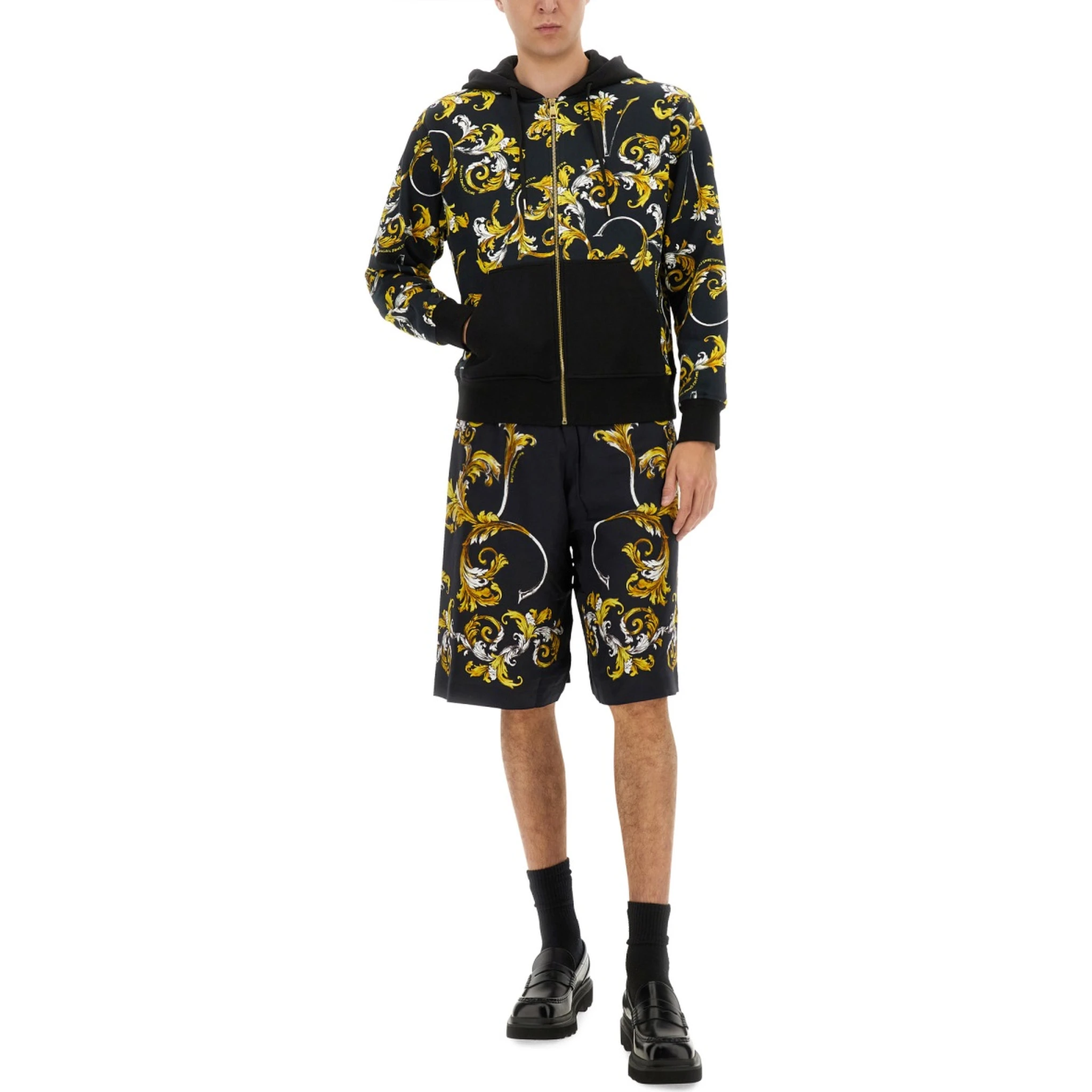 SHORTS WITH BAROQUE OUTLINE PRINT