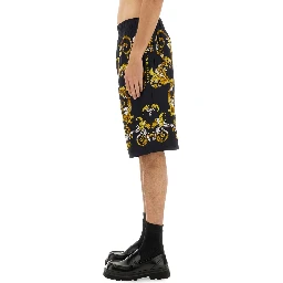 SHORTS WITH BAROQUE OUTLINE PRINT