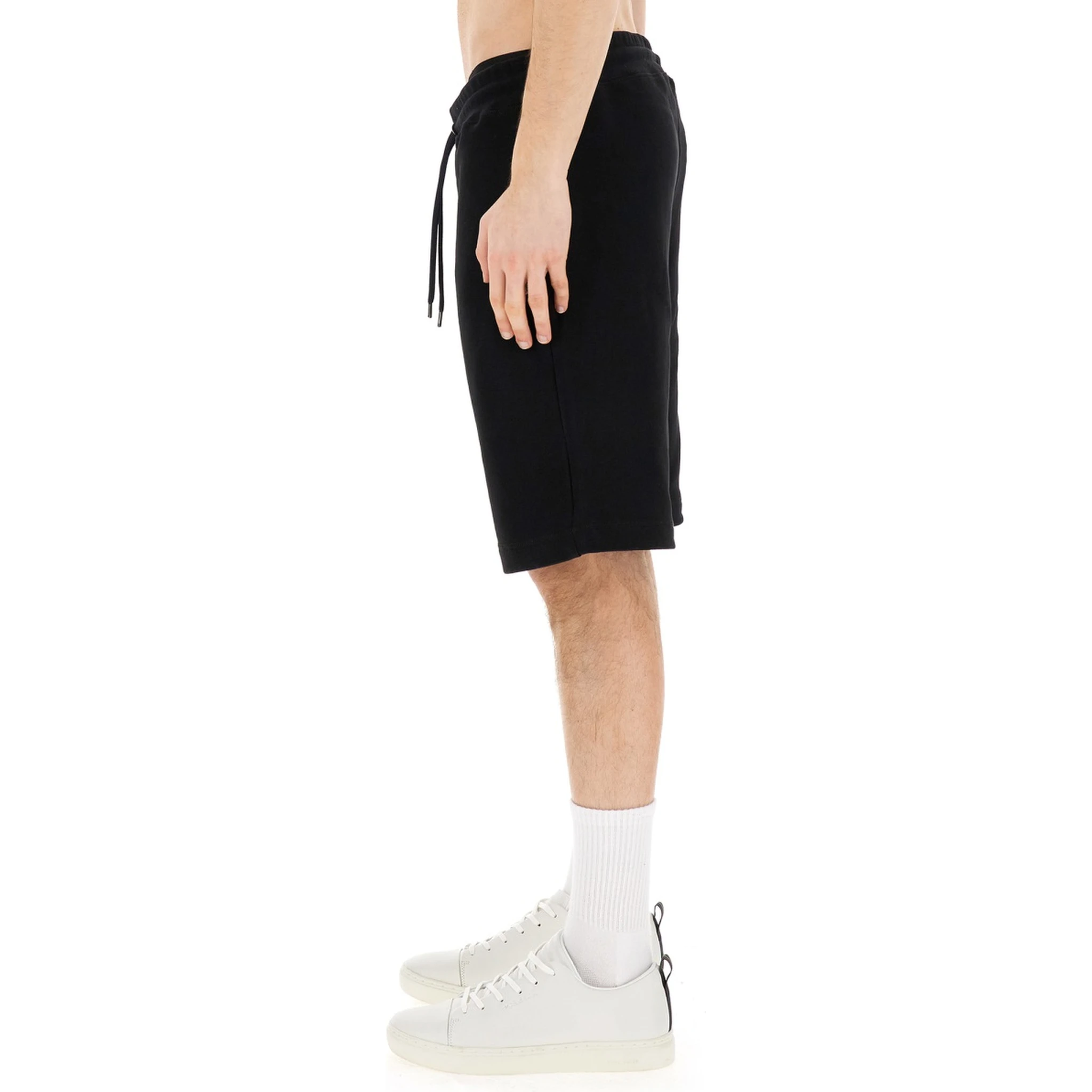 SWEAT SHORTS.