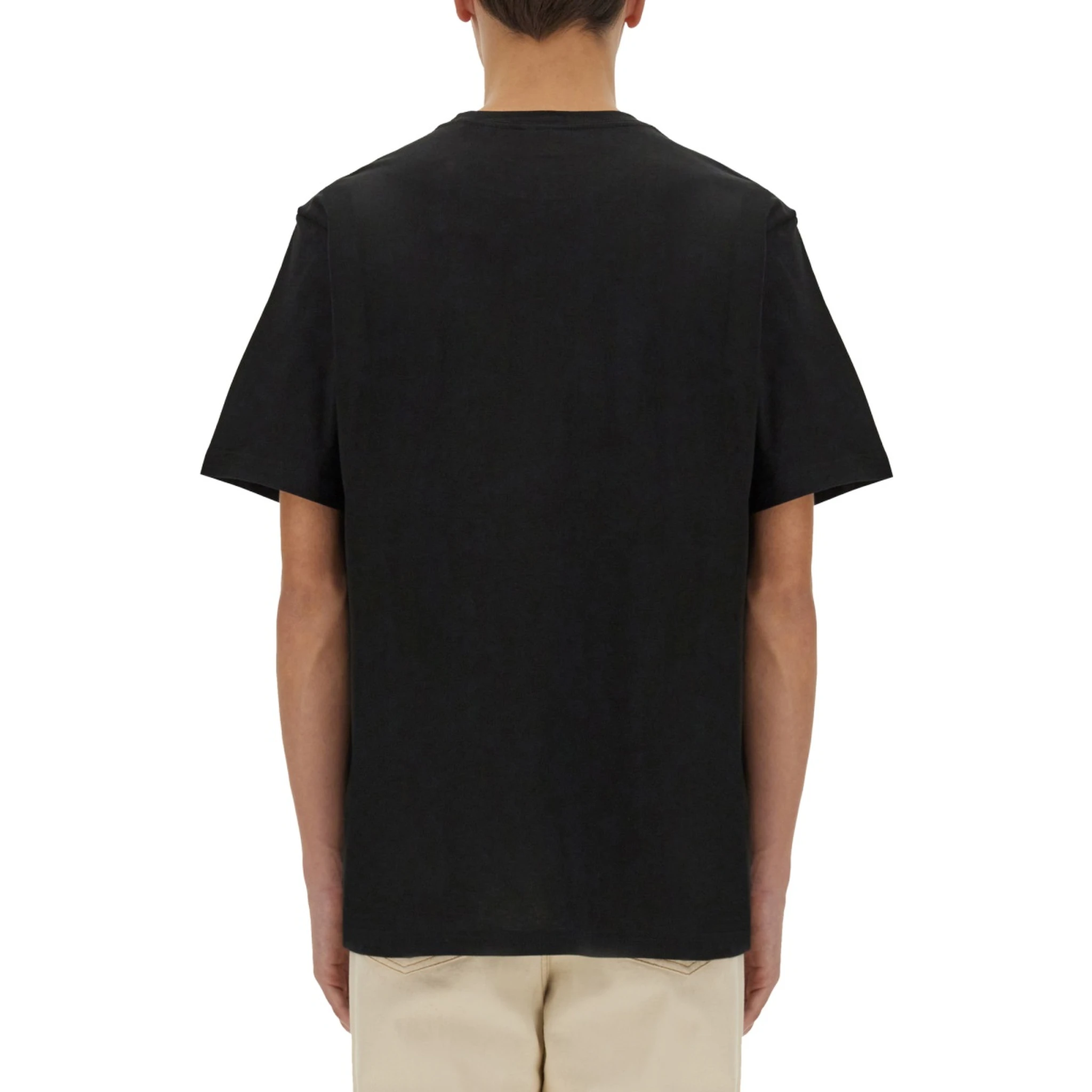 تي شيرت بقصة عادية