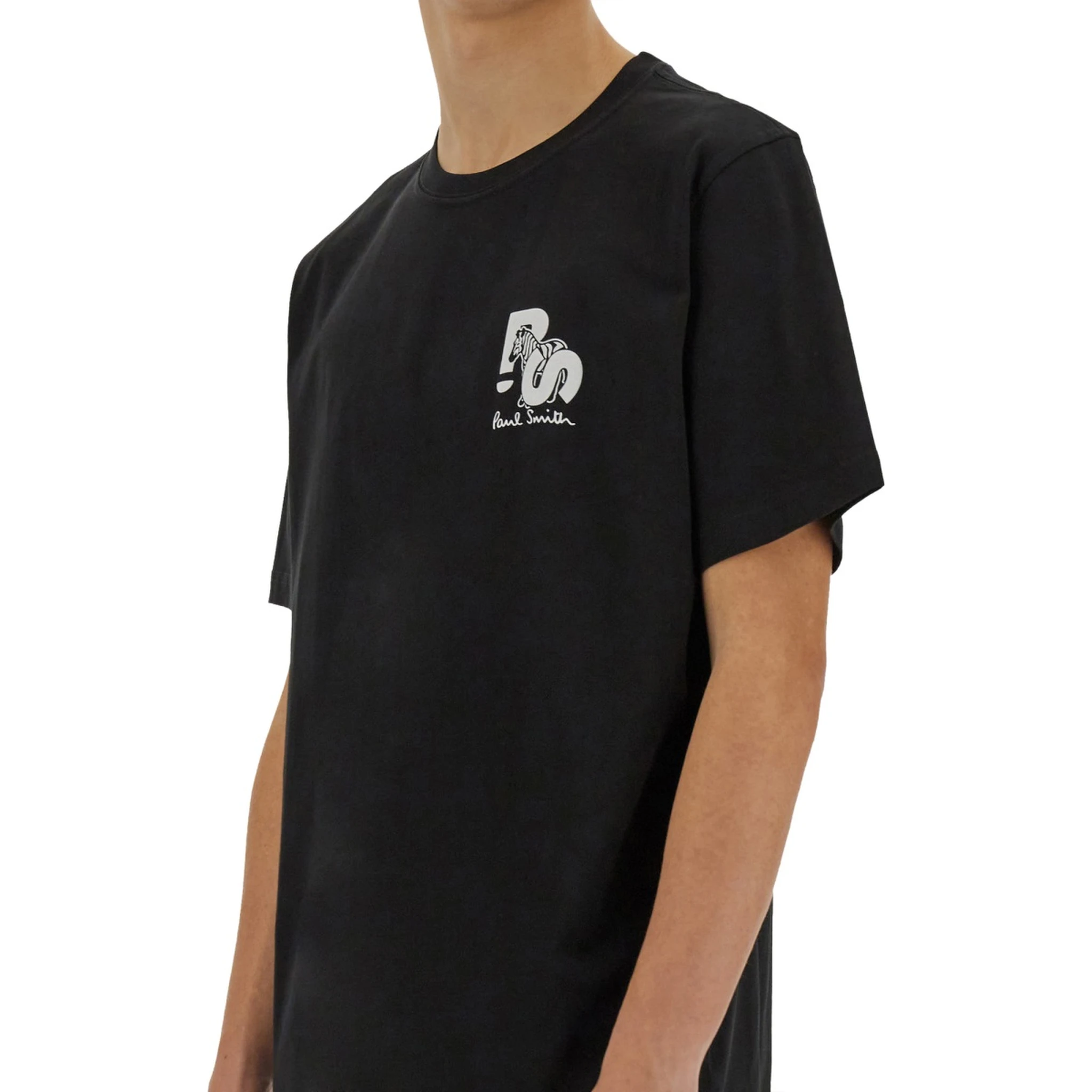 تي شيرت بقصة عادية