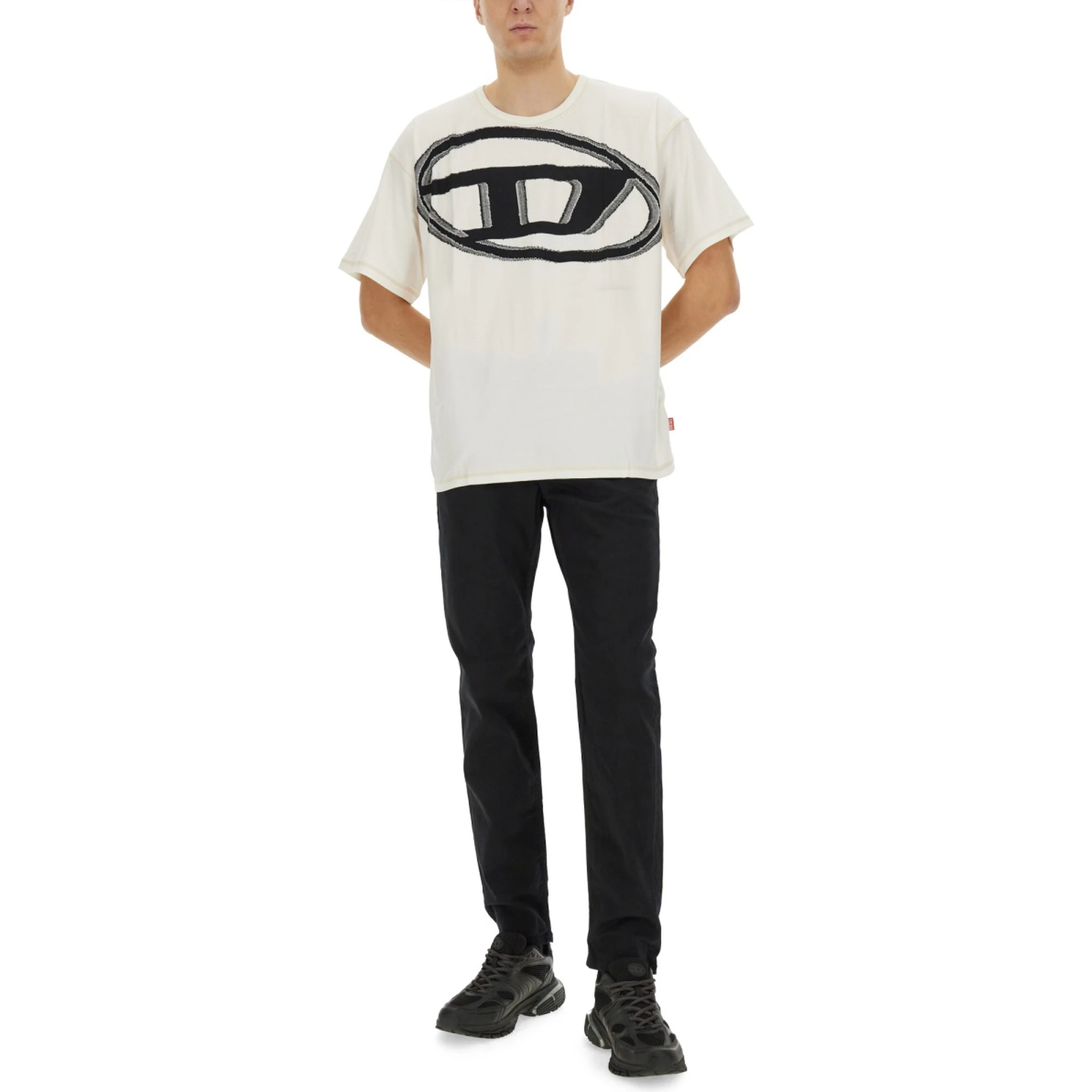 T-SHIRT WITH MAXI OVAL D